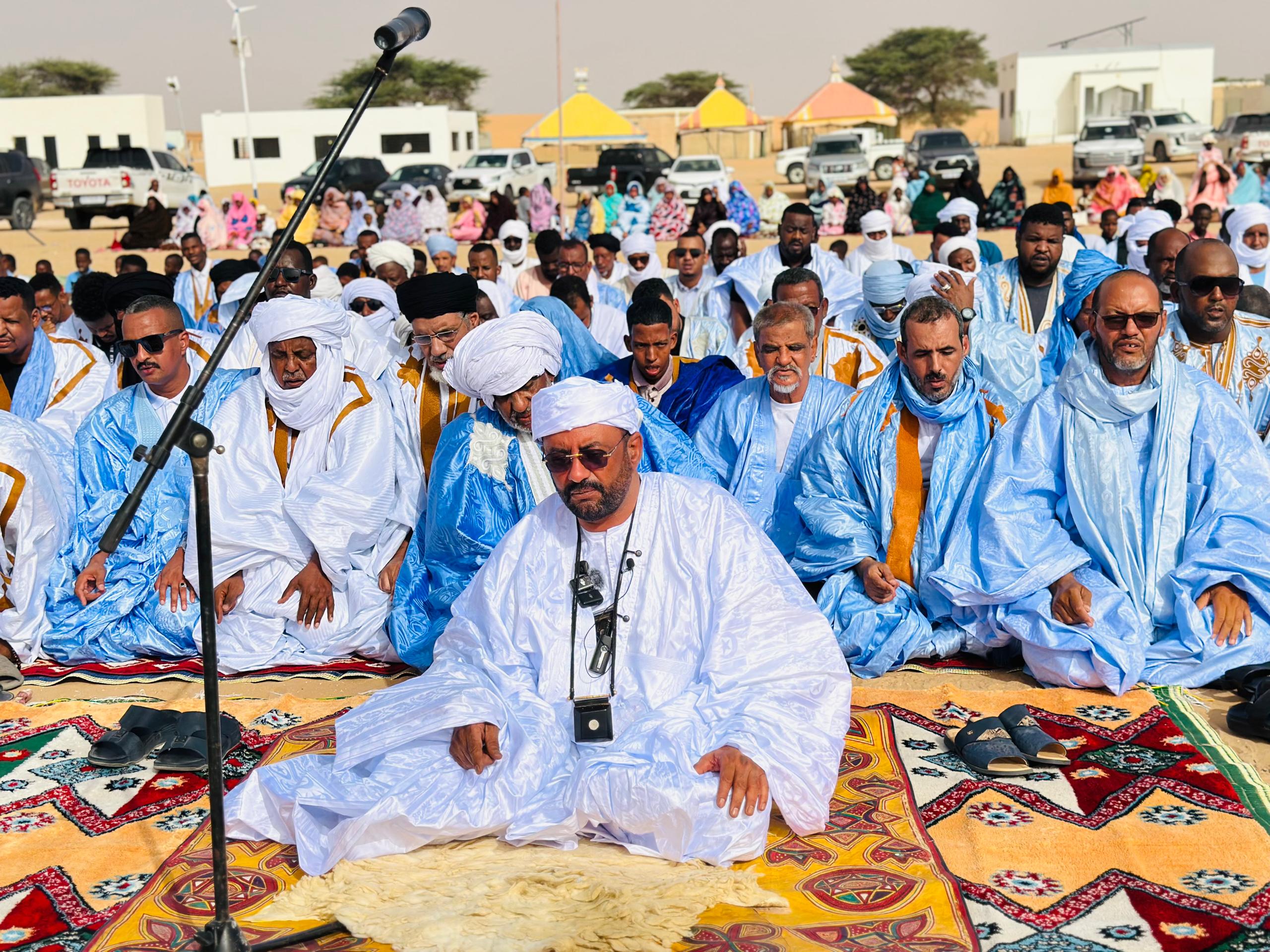 الشيخ عبد العزيز ولد الشيخ اياه يأمو المصلين صباح اليوم في النيمجاط
