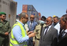 Photo of وزير الصحة في الميناء للاطلاع على مدى التزام حاويات الأدوية بالشروط