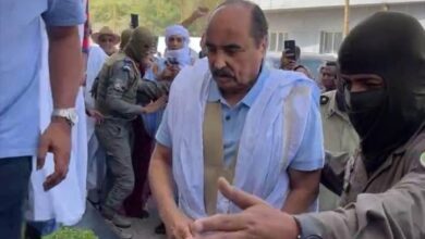Photo of نقل ولد عبد العزيز إلى عيادة النصر لإجراء معاينات طبية