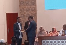 Photo of رئيس تجمع المؤسسات الإعلامية يسلم وزير الثقافة عريضة مطالب من بينها إنشاء مجلس أعلى للصحافة